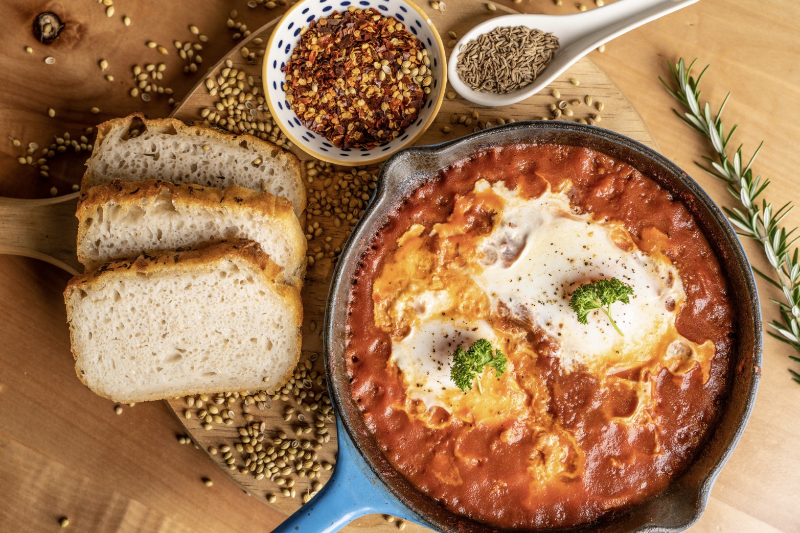 Zero360 food photography example with a pasta dish and bread slices.
